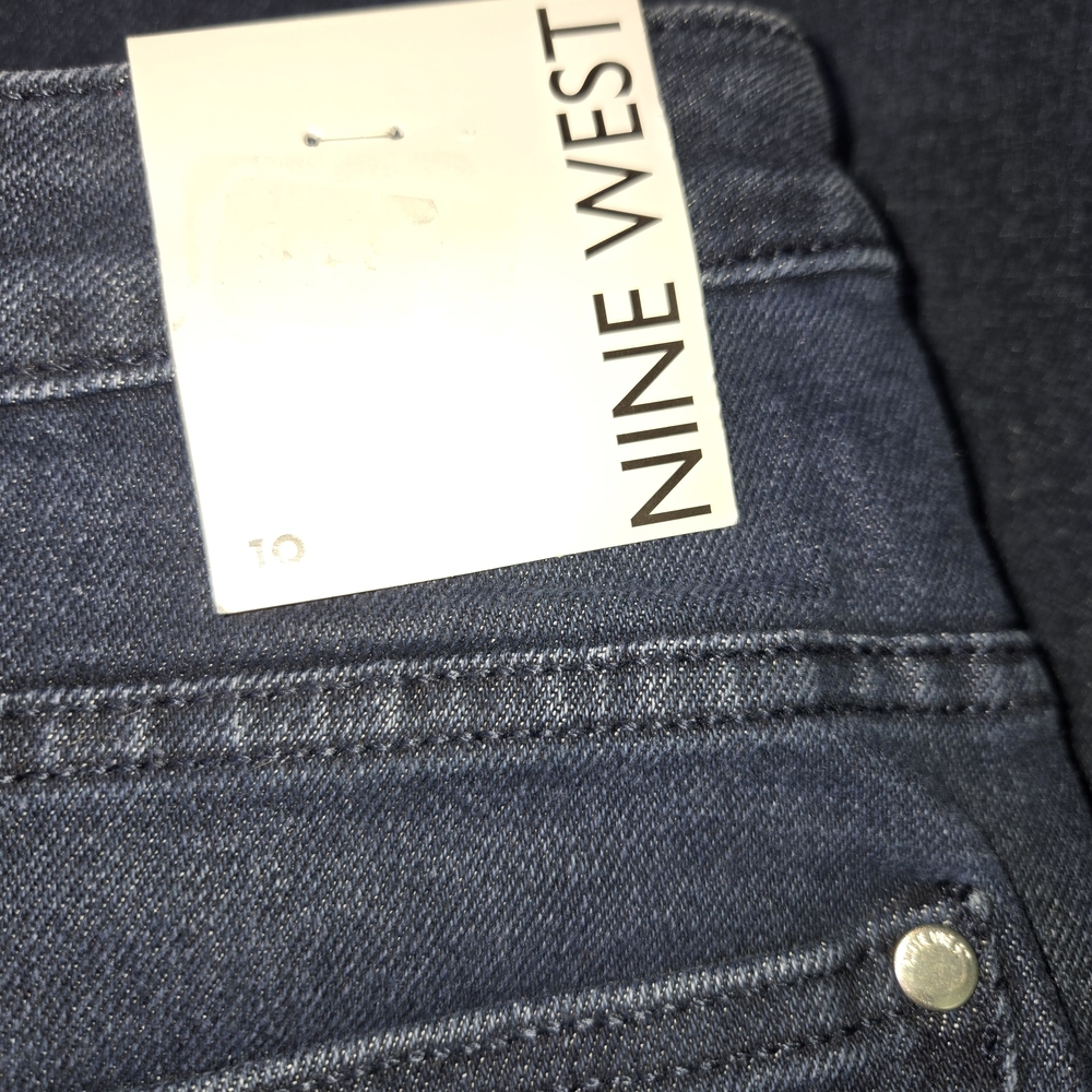 Nine West NEW High-Rise Flare Jeans in Dark Wash - Size 10 - Picture 3 of 9